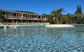 Les terrasses du Liouquet T2, piscine , parking , mer à 150 m